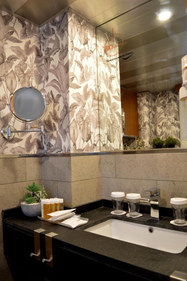 On Suites Sevilla Apartments Designed For Adults Buitenkant foto